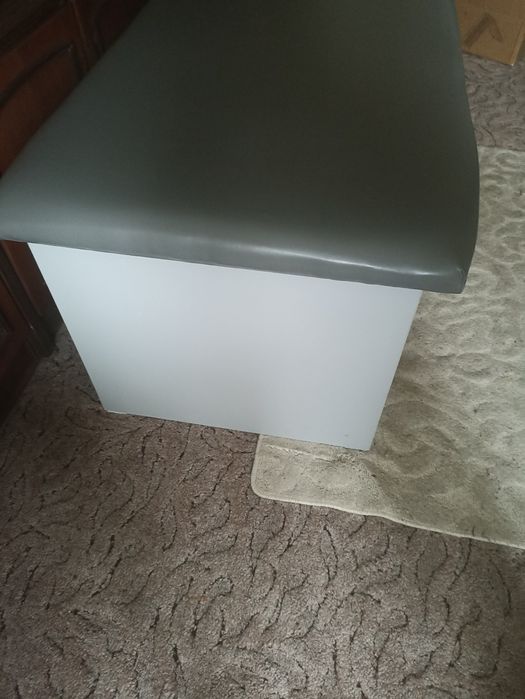 Стіл для масажу, не розкладний.