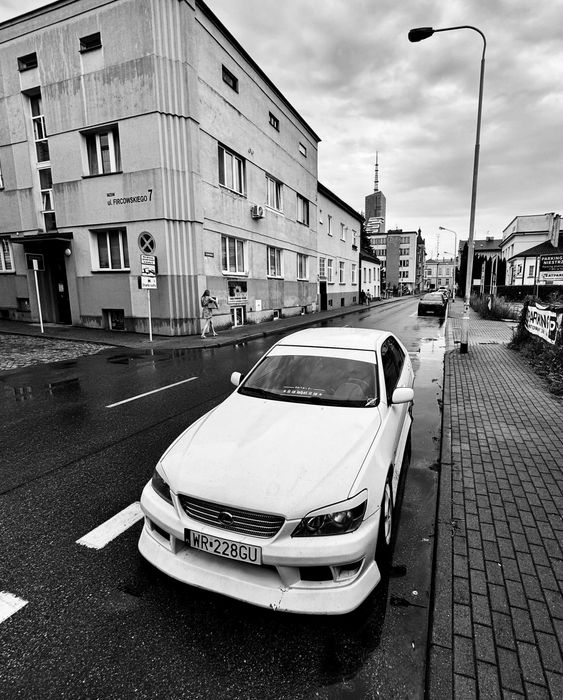 Lexus IS200 sedan