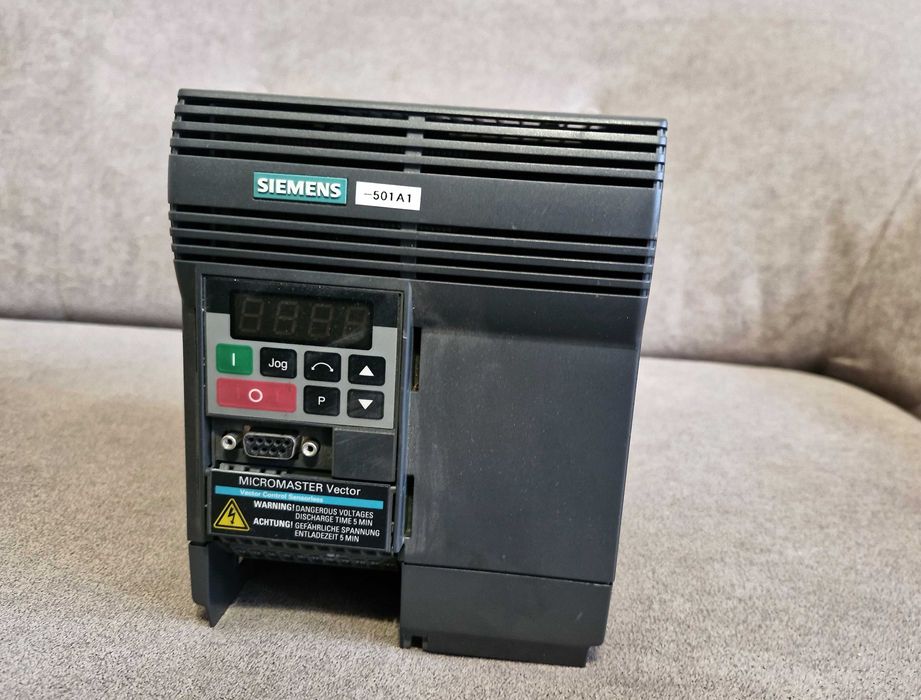 Falownik Siemens Micromaster Vector 6SE3215-8DB50 2.2KW