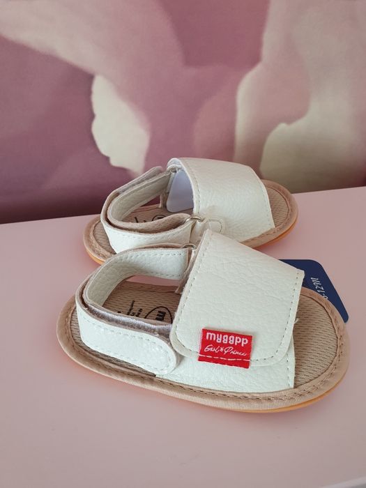 Białe sandałki na rzep niechodki buciki lato 6-12 12cm