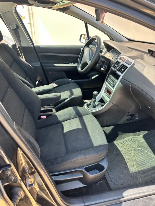 Peugeot 307 SW Diesel • 7 Lugares • Teto Panorâmico