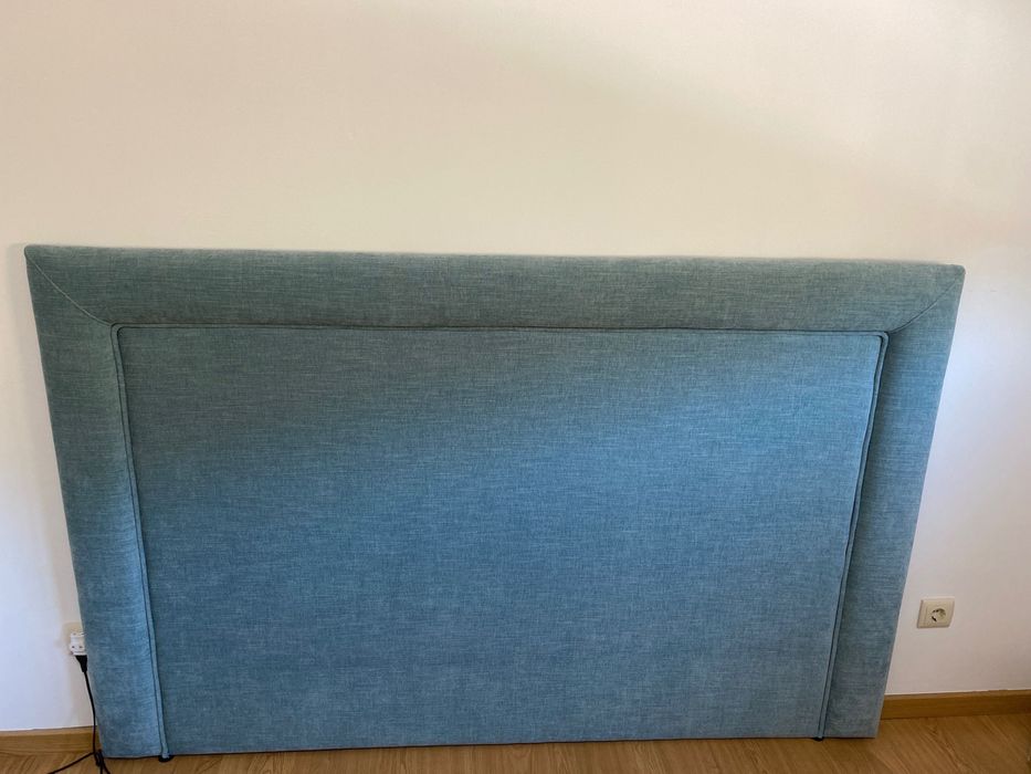 Cabeceira de cama em tecido azul