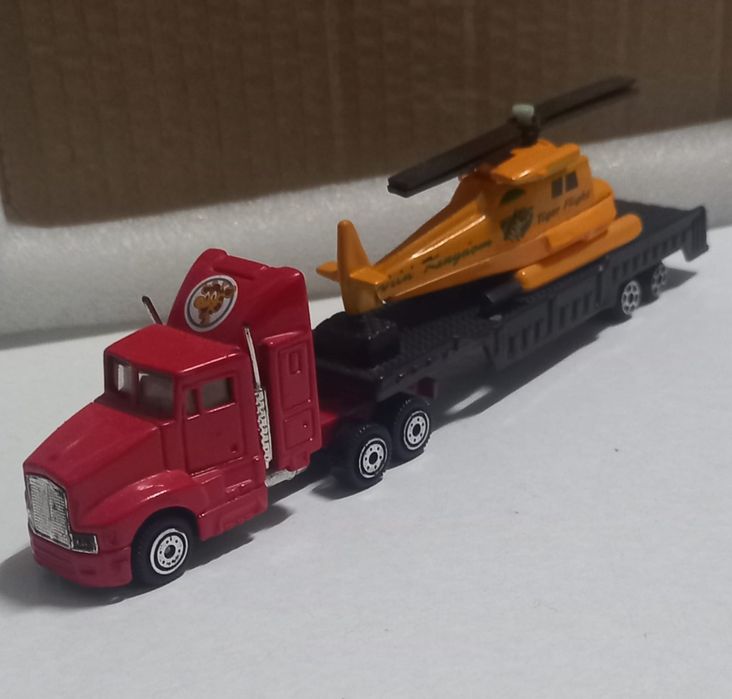 Camião & helicóptero (sem marca)
