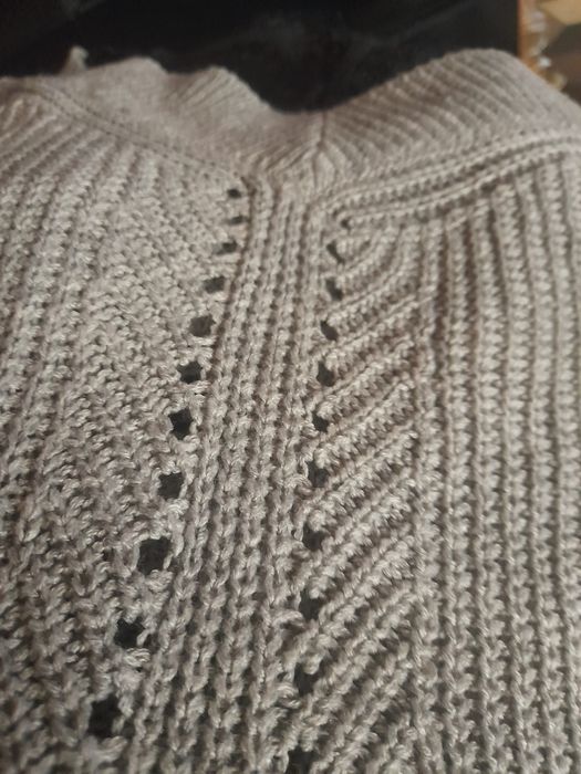 Sweter szary z koronką roz L