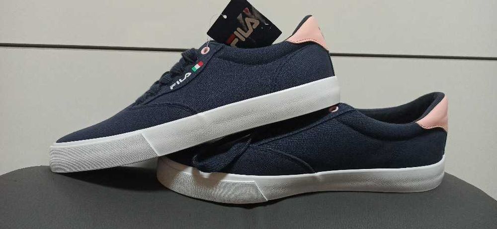 Nowe tenisówki Fila r.40