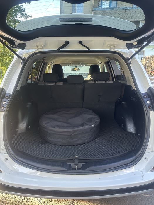Тойота RAV4 2018