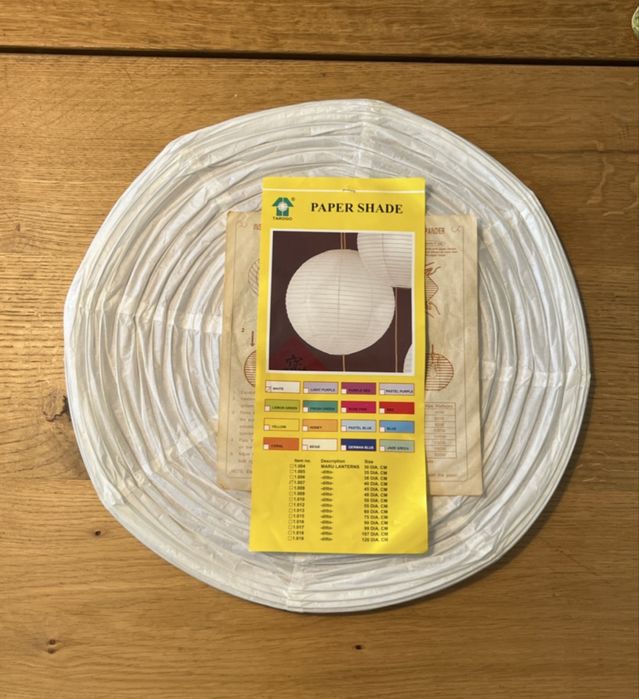 Papierowy abażur na lampę