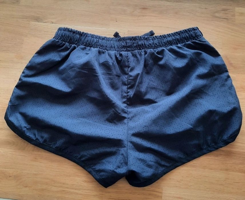 Krótkie sportowe spodenki, rozm. M