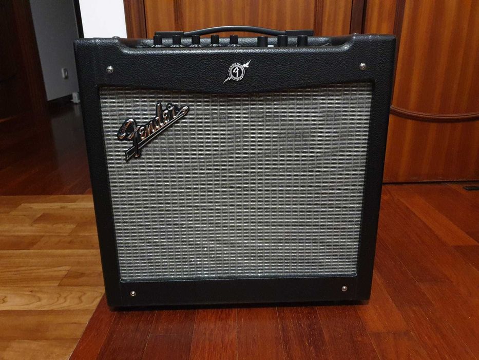 Amplificador de guitarra Fender Mustang II V2