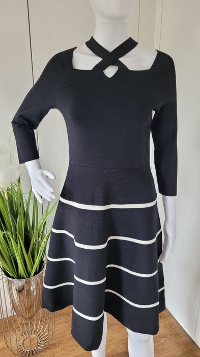 Sukienka damska czarna rozkloszowana Vero Moda M