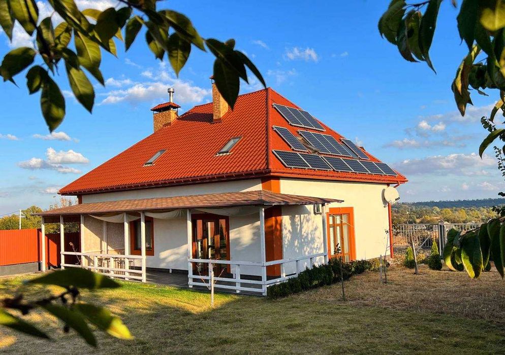 Жилий дім 200м2+0,25га. Камін, сонячні панелі, електро/твердопалевний котли