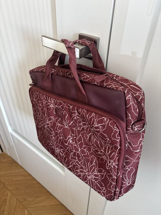 Torba na laptopa w kwiaty czerowna