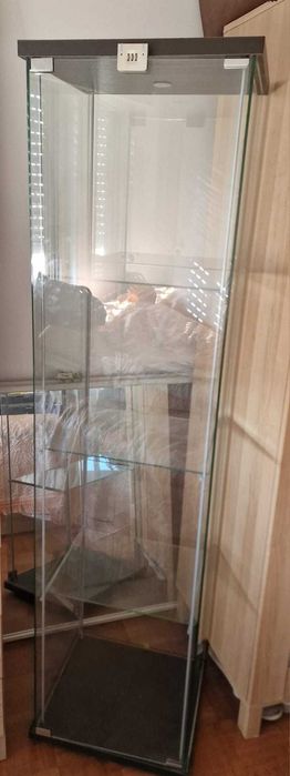 Vitrine expositora com cadeado/código