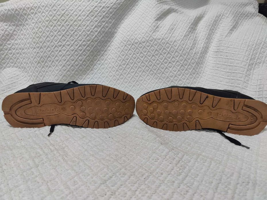 Sapatilhas Reebok tam. 43 em muito excelente estado.