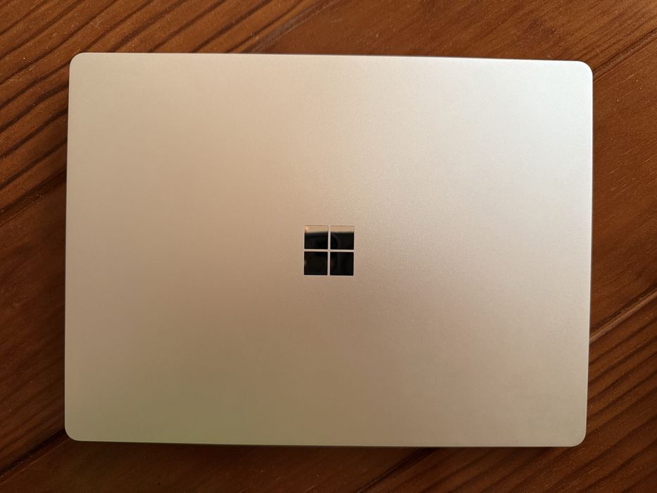 Microsoft Surface Laptop Go 10th Gen. (Com estojo da TUCANO)