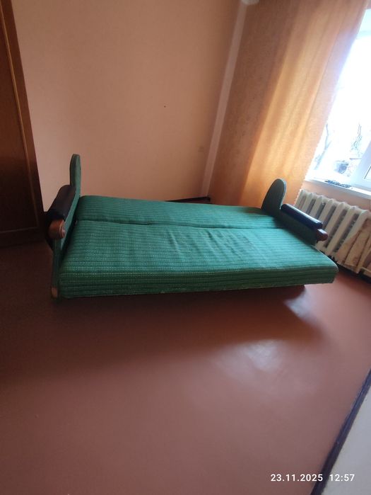 Продам диван на дачу