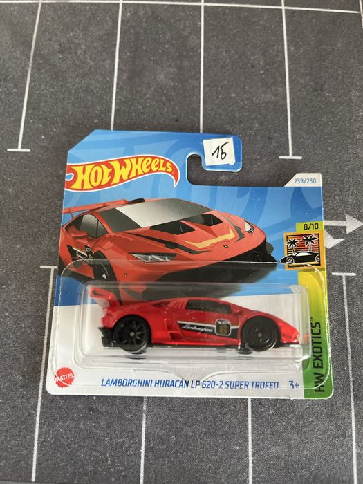 Pieć sztuk Hot wheels