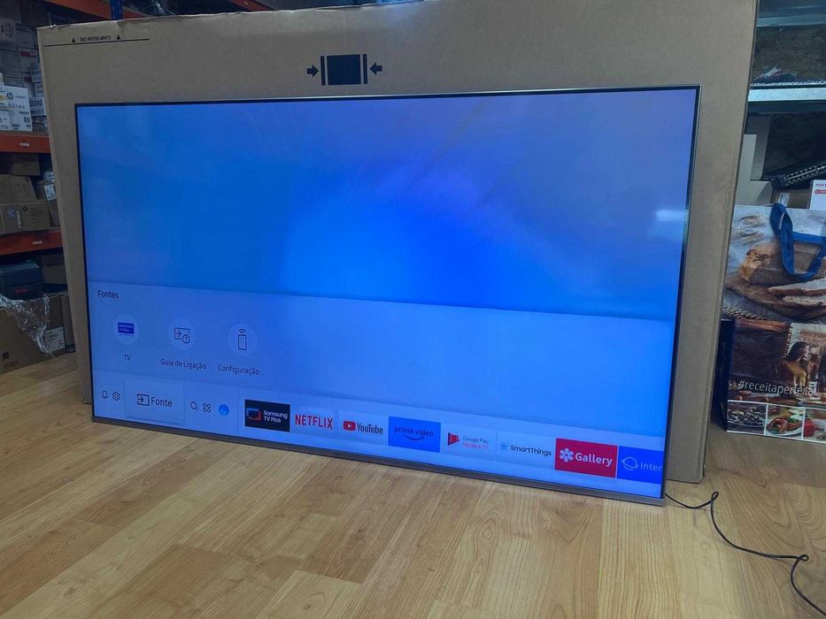 Samsung QE82Q6FNAT Q6F Series - 82" LED-backlit LCD TV - QLED - 4K