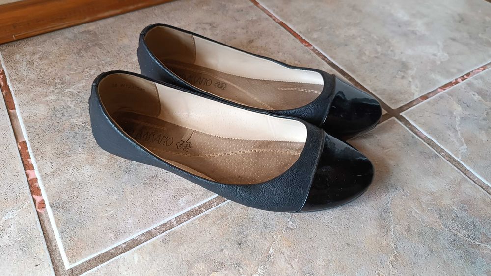 Używane czarne balerinki
