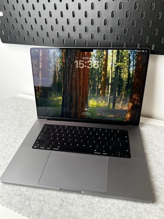 Macbook pro 16 M1 MAX 32GB RAM 1TB 32-core GPU