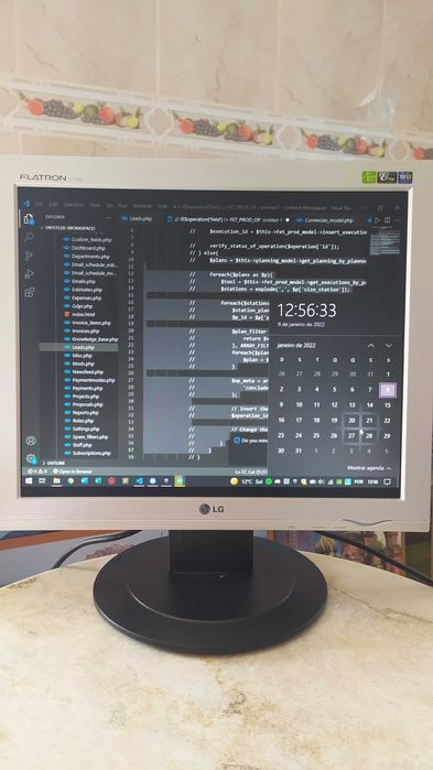 LG FLATRON L1732S a funcionar sem problemas ou marcas de uso