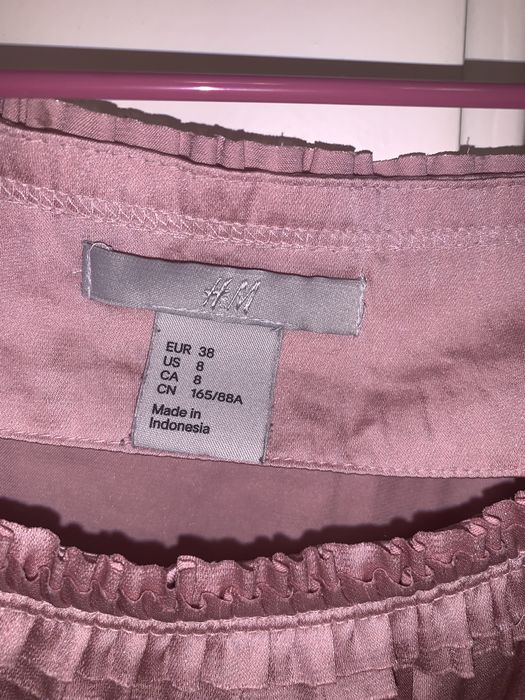 Blusa rosa acetinada da H&M