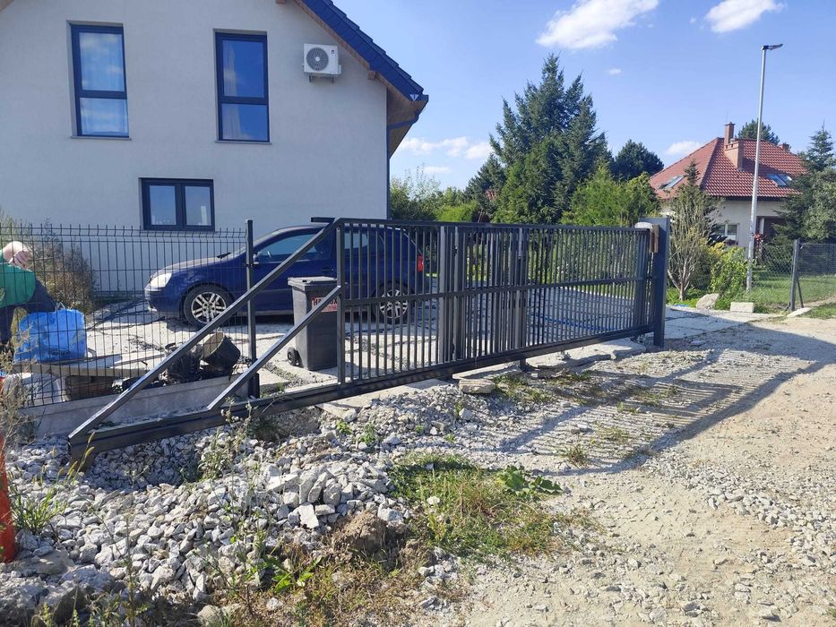 Bramy, ogrodzenia, furtki — projekt, spawanie, montaż