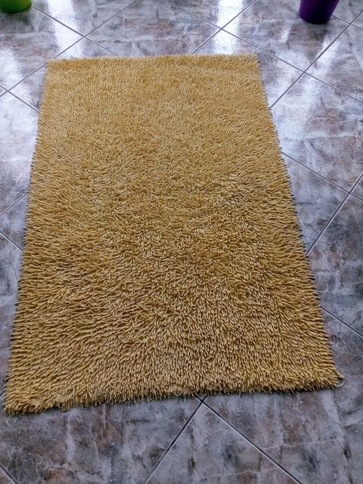 Carpete amarelo claro 1x1,5m