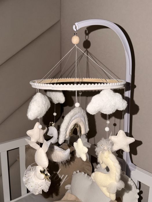 Мобіль в дитяче ліжко