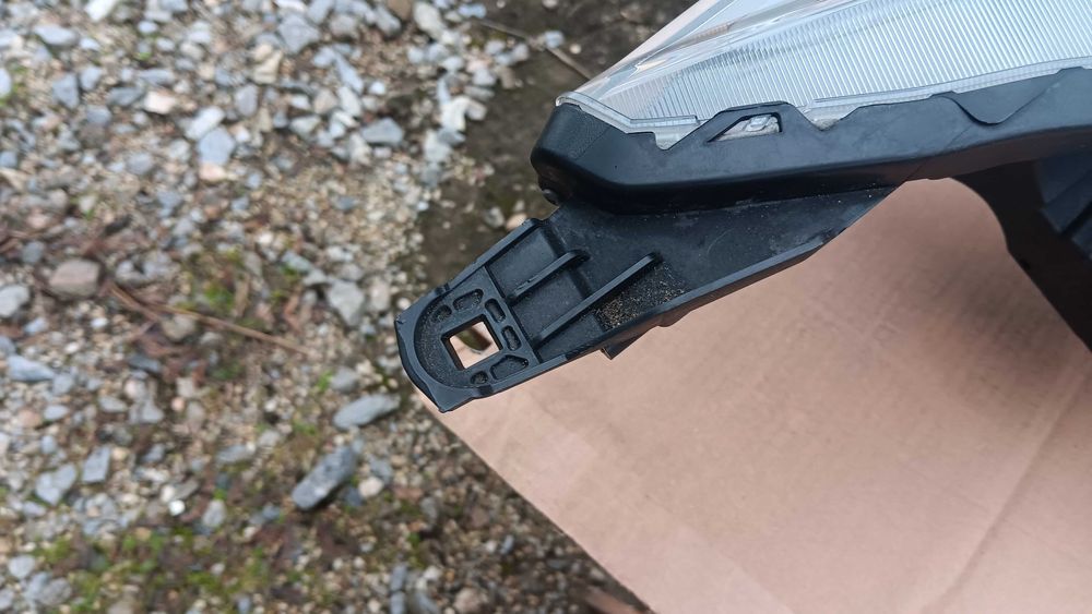 MITSUBISHI ECLIPSE CROSS Lampa lewa przód full led