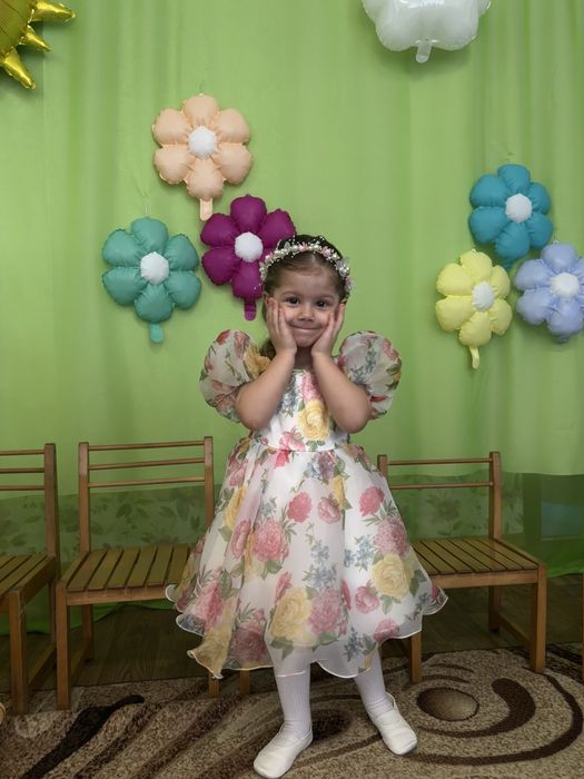 Продам сукню у квіточку, святкова , розмір 100