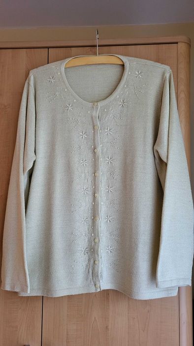 Sweter damski z błyszcząca nitką