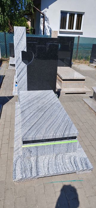 Nagrobek granitowy