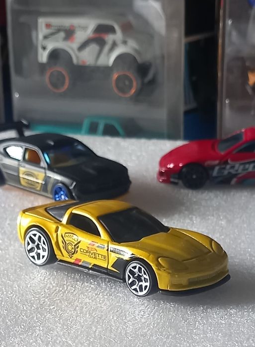 12 Corvette z06 Hot Wheels