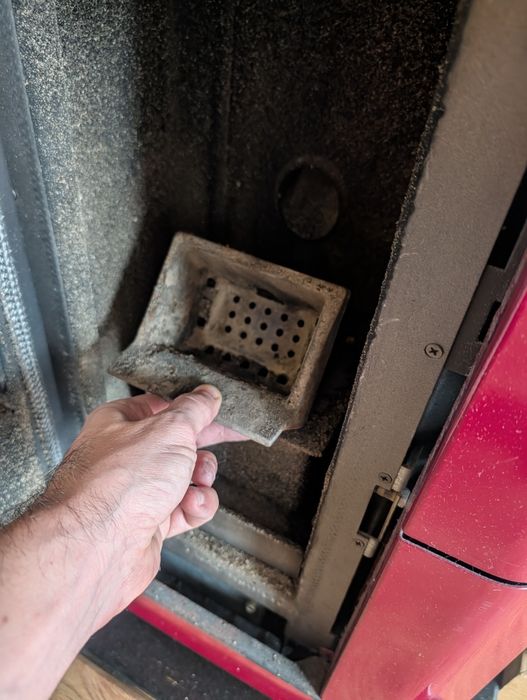 Salamandra 5.5kW Mika + aspirador cinzas + base em granito negro