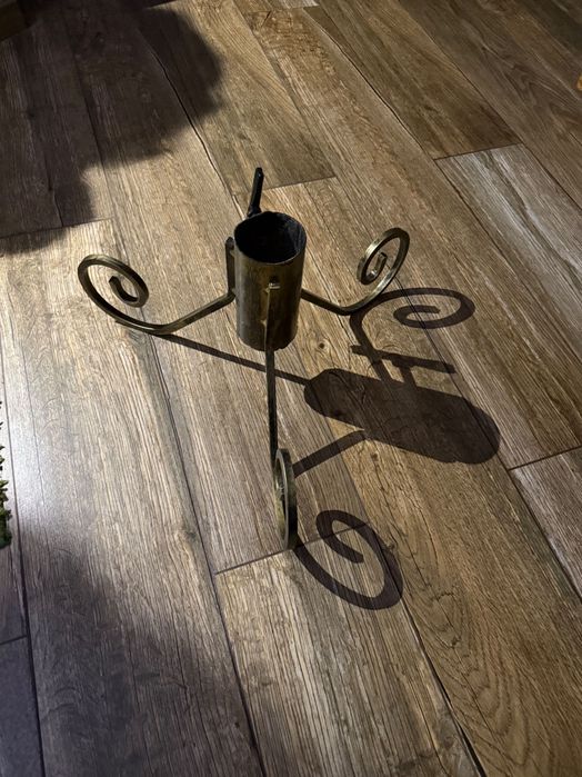 Stojak na choinkę kuty