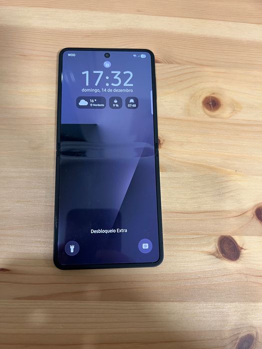 Samsung Galaxy Z Flip 7 + Samsung Galaxy Watch Ultra