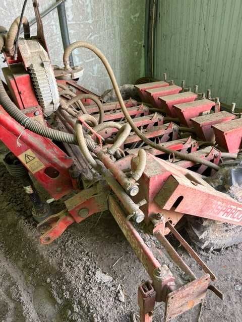 Maquina de semear pneumatica de 6 linhas