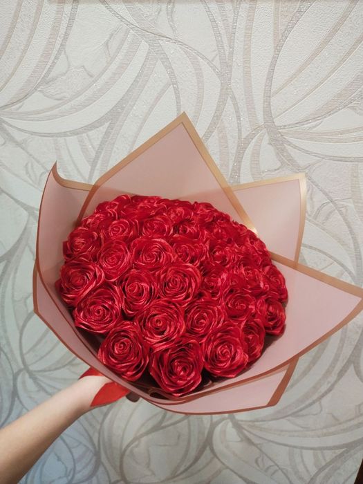 Букет роз из атласной ленты