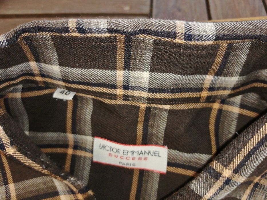 Duas Camisas Vítor Emanuel