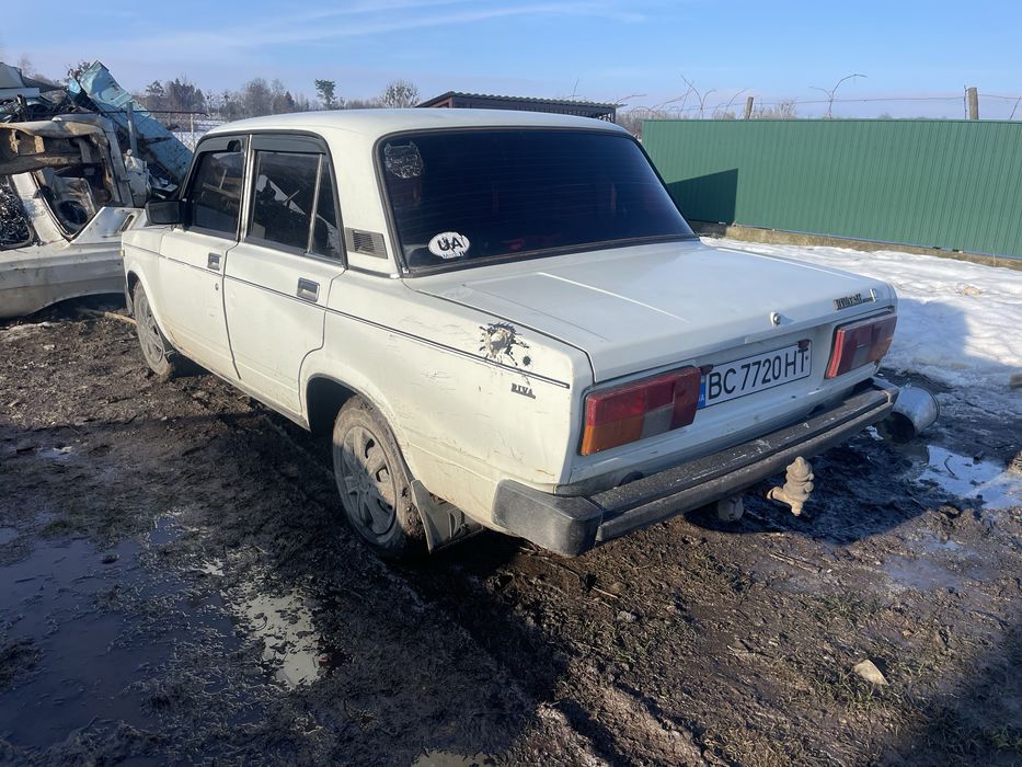 Ваз 2105  автомобіль