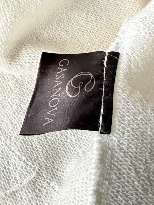 Худі GASANOVA зі стразами.