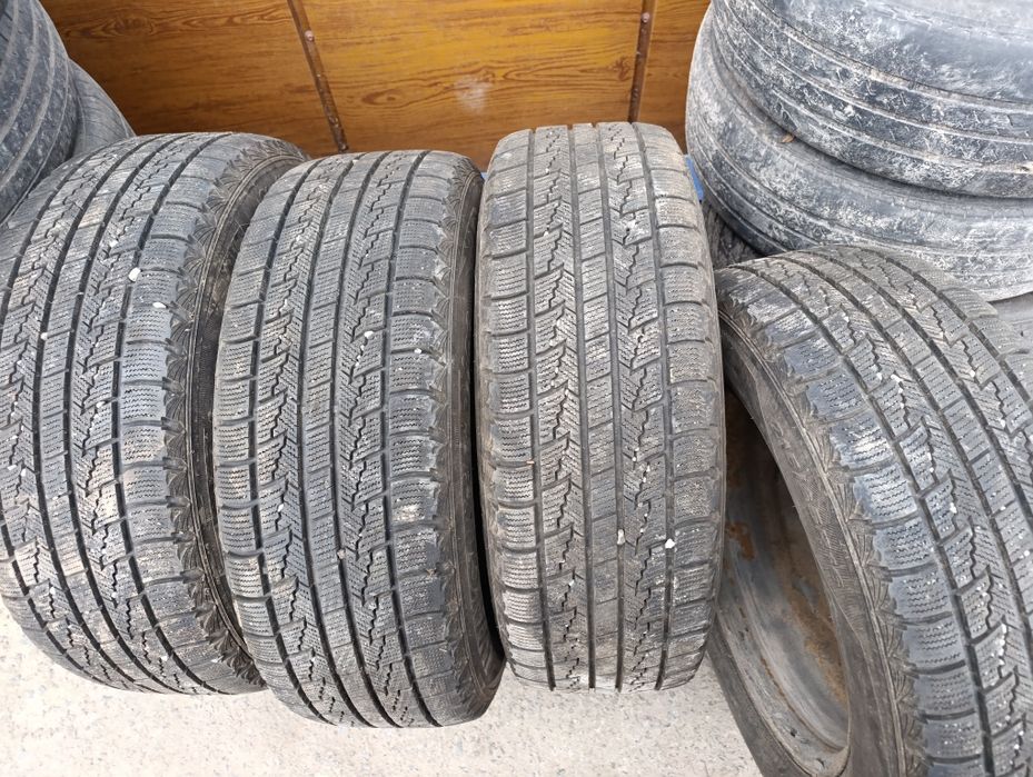 Зимние шины 215/65 R16 Triangle TR777 Pirelli Ice Zero FR Nexen