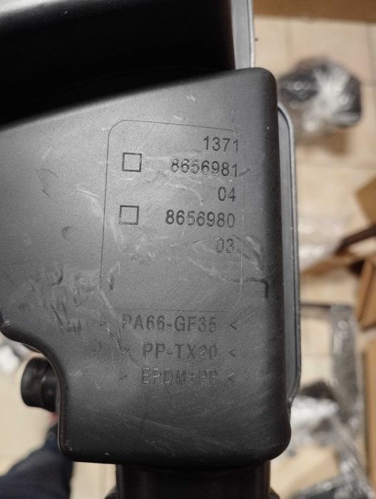 BMW 3 G20 Воздуховод з резонатором коллектор 13718656981