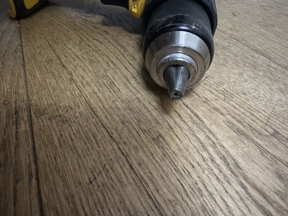 Шуруповерт Dewalt DCD778