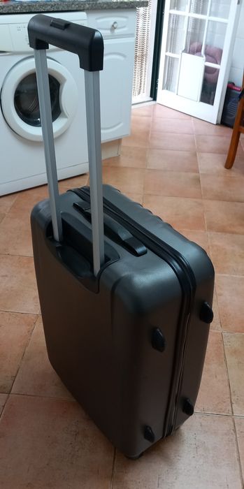 MALA RÍGIDA DE VIAGEM DE PORÃO e 4 RODAS . Casa,Mudanças, Quarto, Passeio, Sala.