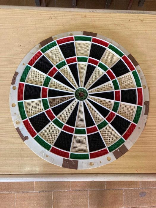 Conjunto diverso de material para jogo de setas