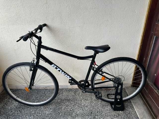 Bicicleta B'TWIN roda 28" + suporte + capa – Oportunidade