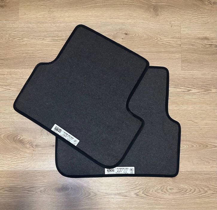 Оригінальні ворсові килимки Mercedes-Benz AMG