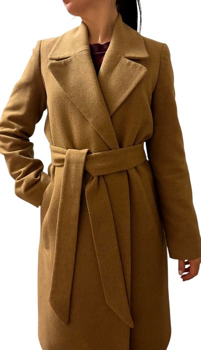 Стильне жіноче пальто.